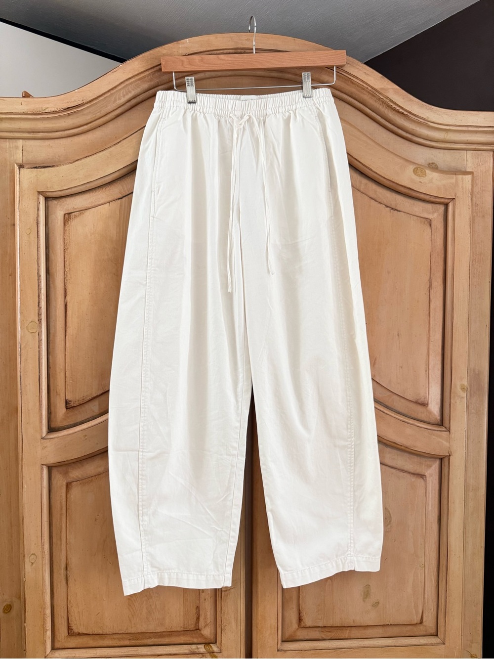 Abercrombie Cream Barrel Pull On Pants